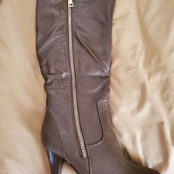 Brown zipper accent boots - Picture 1 of 2